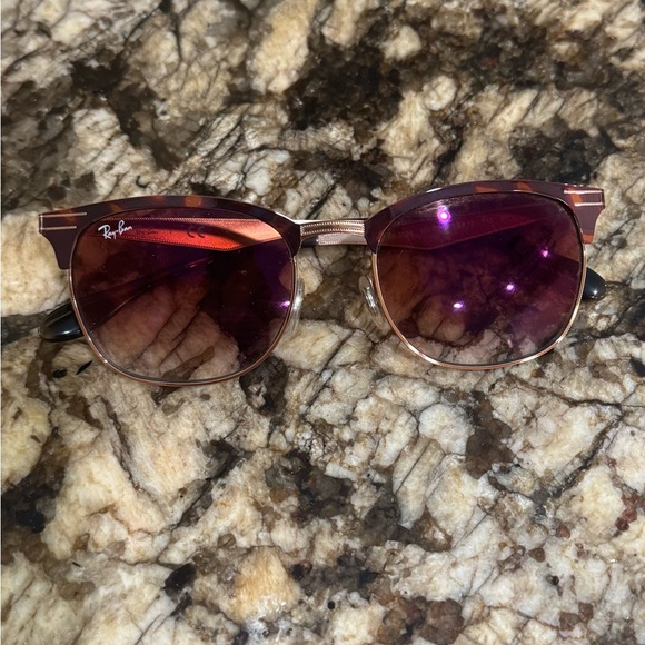Ray-Ban Sunglasses Women’s - Picture 1 of 4